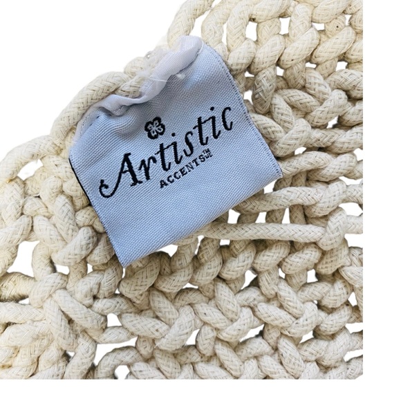 VINTAGE ARTISTIC ACCENTS Crochet Table Runner - Picture 5 of 8